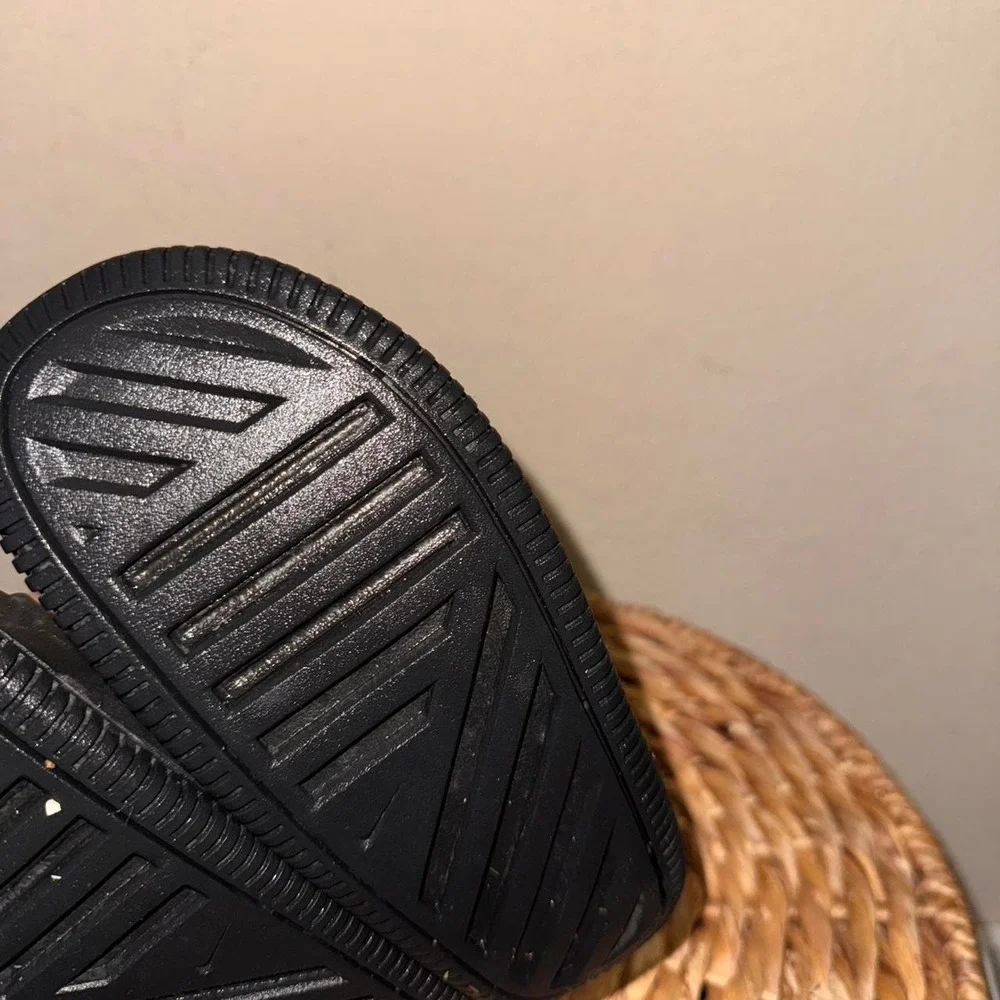 Black Nike slides with a sporty vibe #sneakers #athleticwear size 13c brand